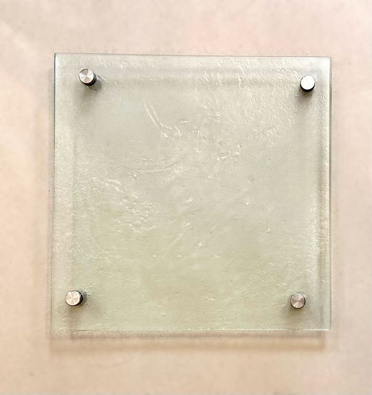 Coaster With Metal Stands / 30 cm / طبق مسطح بقوائم معدنية