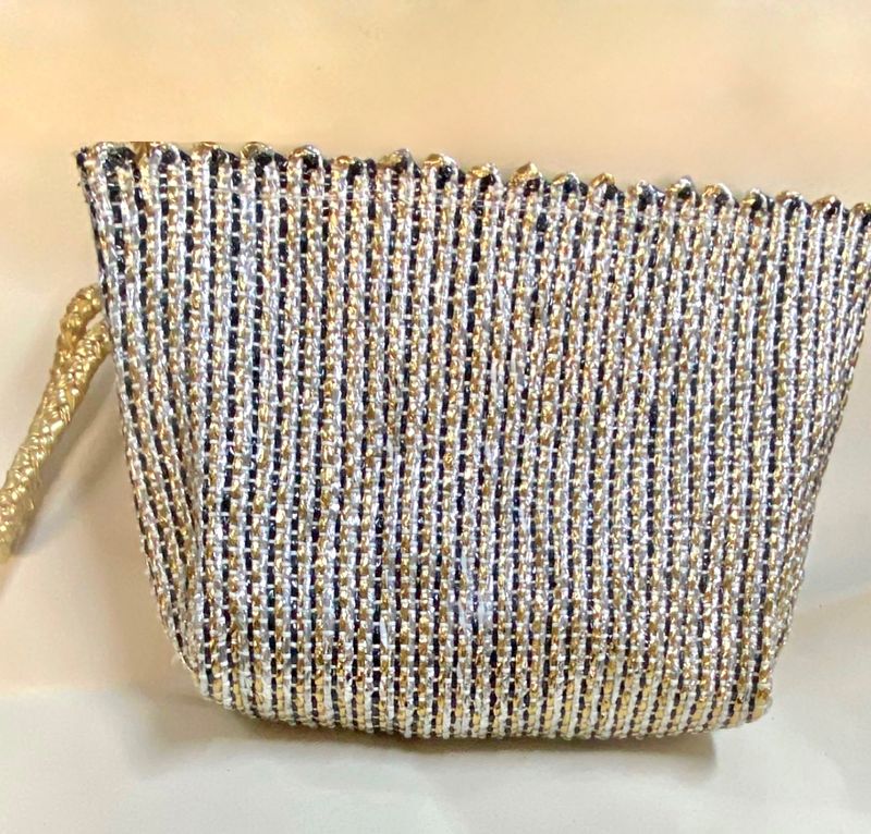 Woven Gold &amp; Silver Clutch / شنطة نسيج ذهبي و فضي