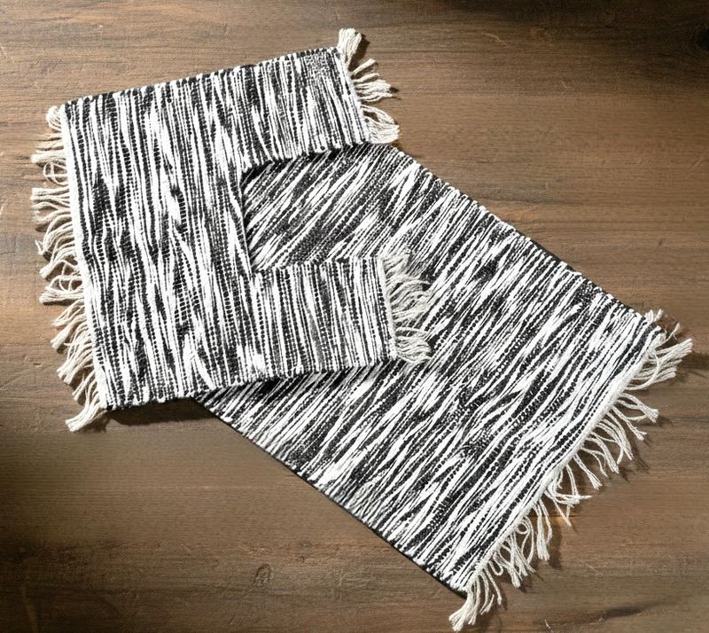  2 Pieces Bathroom Set (  2 Twin Colors ) / طقم حمام ٢ قطعة (٢ لون مزدوج ) / Rug 65*85 cm  دواسة + Toilet Seat Rug 55*65 cm دواسة تواليت