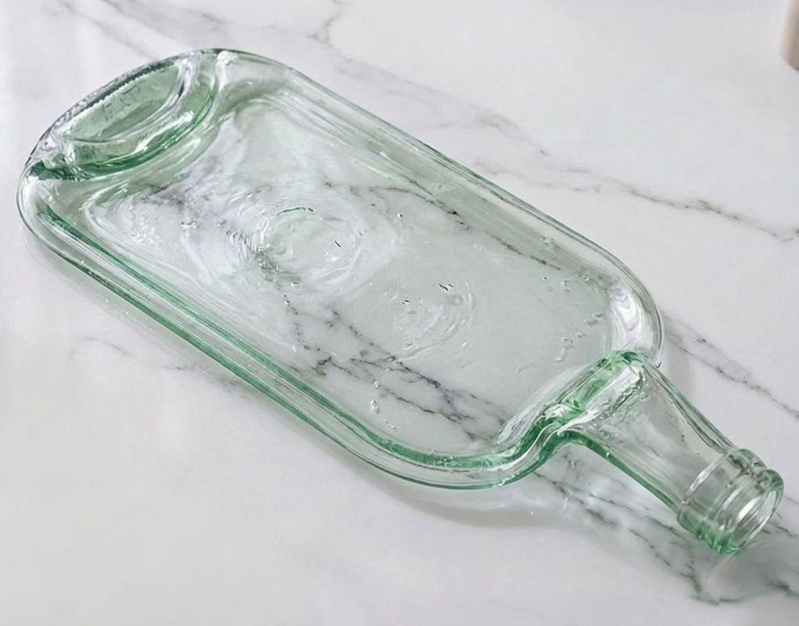 Clear Bottle / زجاجة شفافة