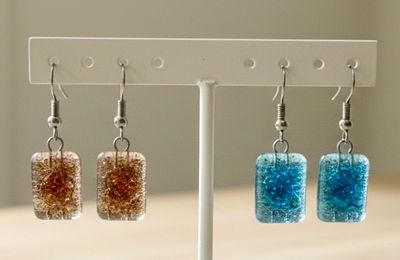 Small Glass Earrings / حلق زجاج صغير