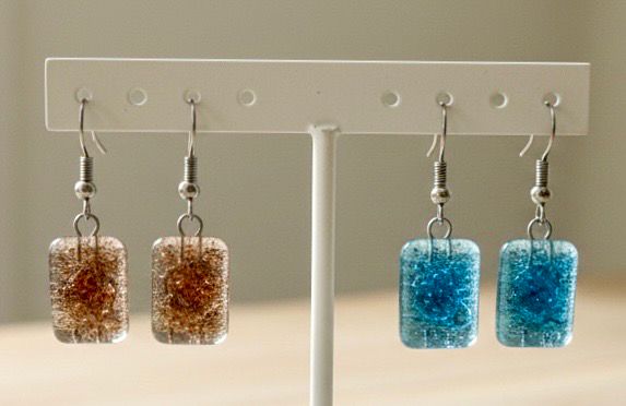Small Glass Earrings / حلق زجاج صغير