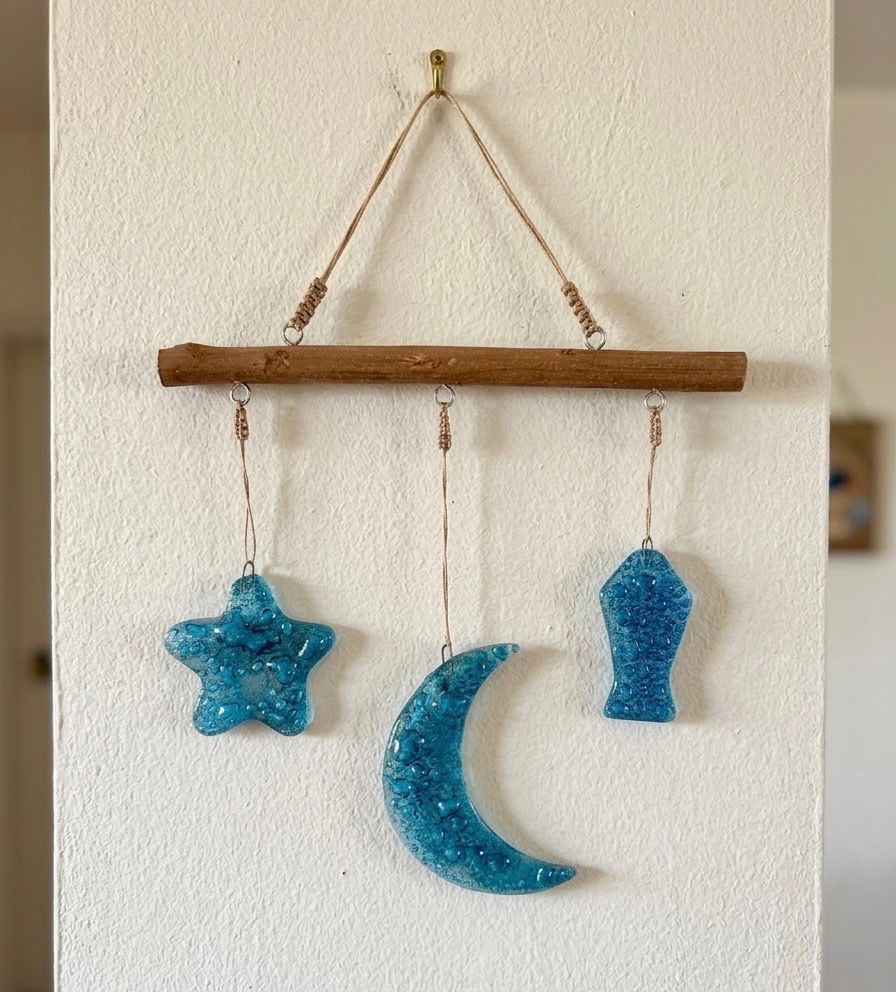 Glass Wall Hanger / علاقة حائط من الزجاج