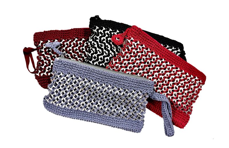Crochet With Can Taps Clutch / 25*18 cm /شنطة يد كروشيه مع فاتحات الكانز