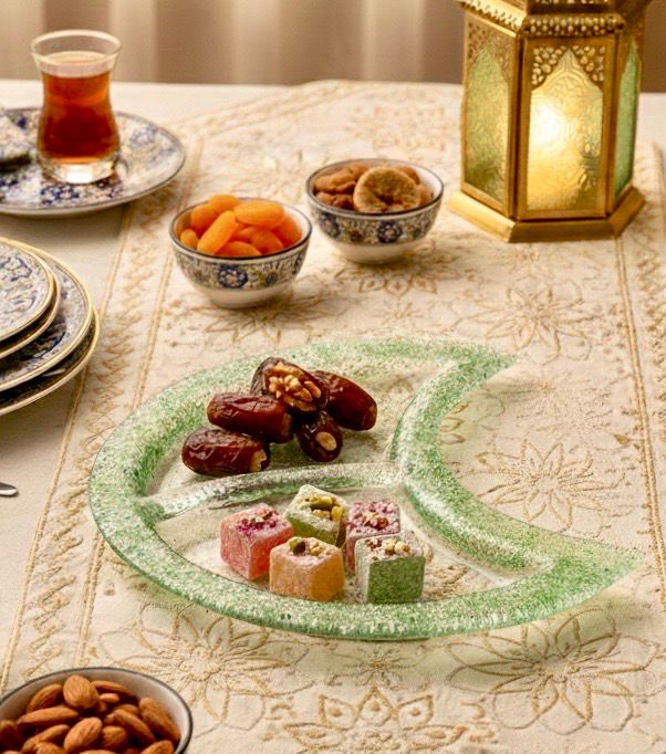 Glass Crescent Plate - 2 Parts - Green / 28*45 cm / طبق هلال من الزجاج - جزئين - اخضر