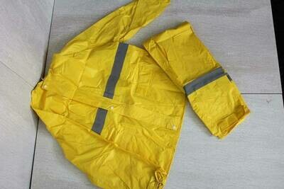 Rubberized rain suit with reflector