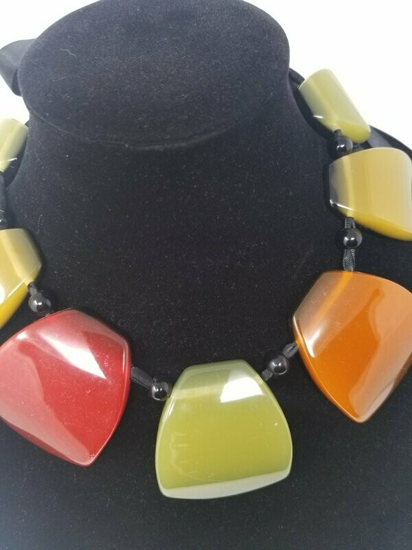The Ribbon Necklace