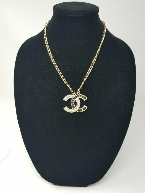 Black & Pearl Necklace