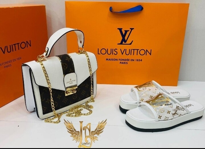 CHAUSSURES ET SACS MARQUES POUR FEMMES