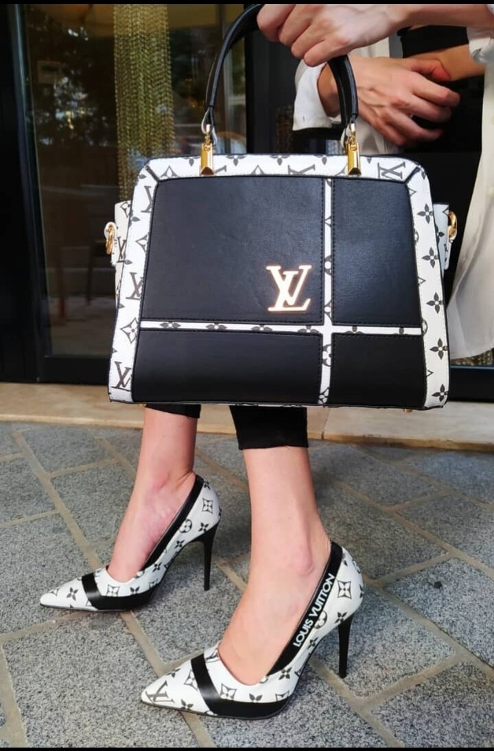 CHAUSSURES ET SACS MARQUES POUR FEMMES