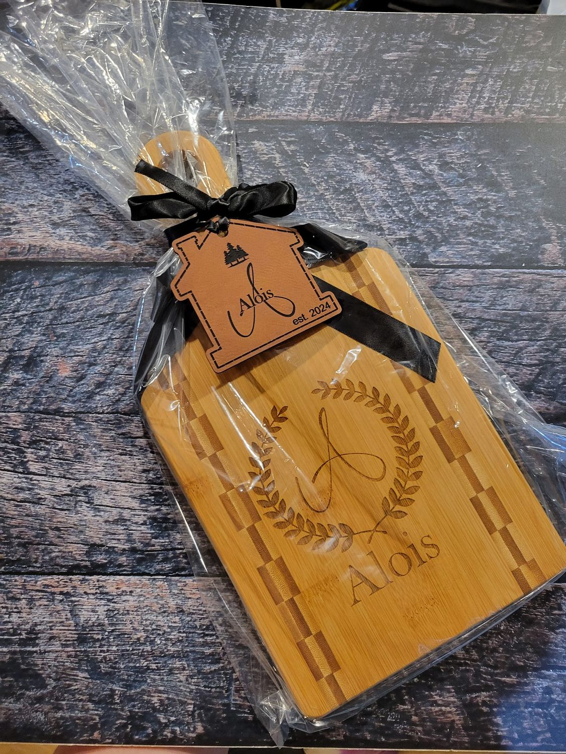 Personalized Bamboo Paddle Cutting Board with Custom House-Shaped Leather Ornament