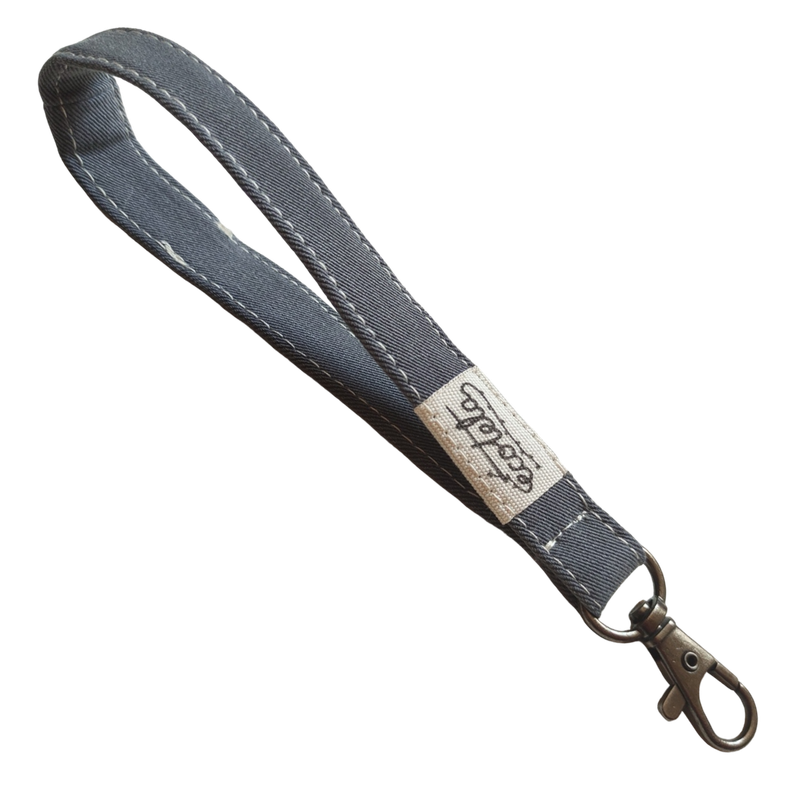 Gris mosquetón negro
