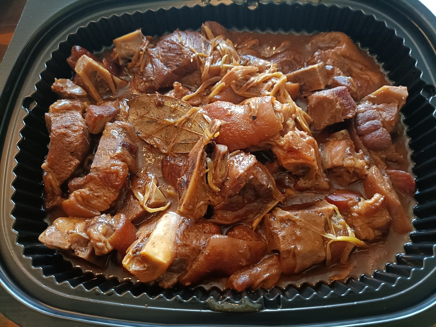 Paksiw na Pata with Mangtomas Sauce