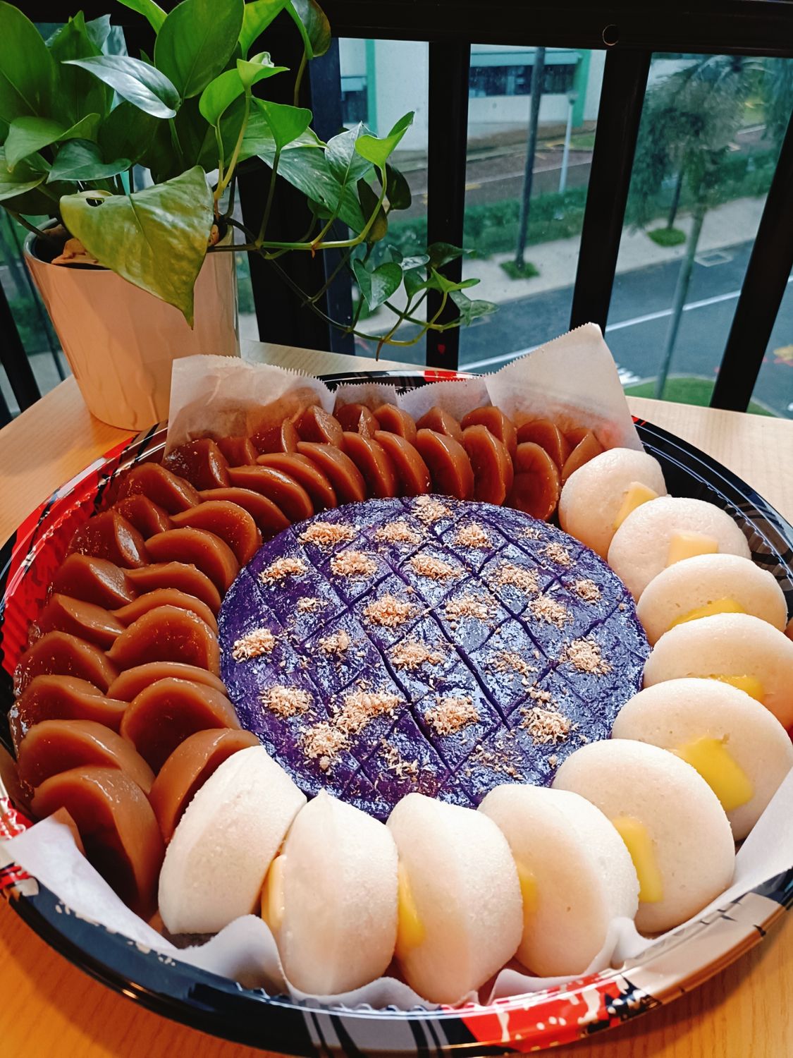 Kakanin Platter (Putocheese, kutsinta,Specialbibingka or sapinsapin)