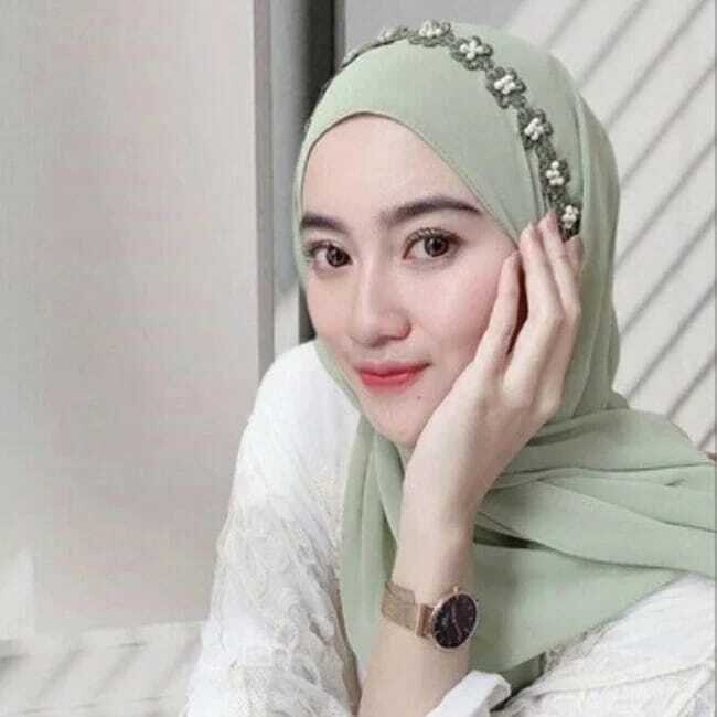 STAR PEARL SCARF