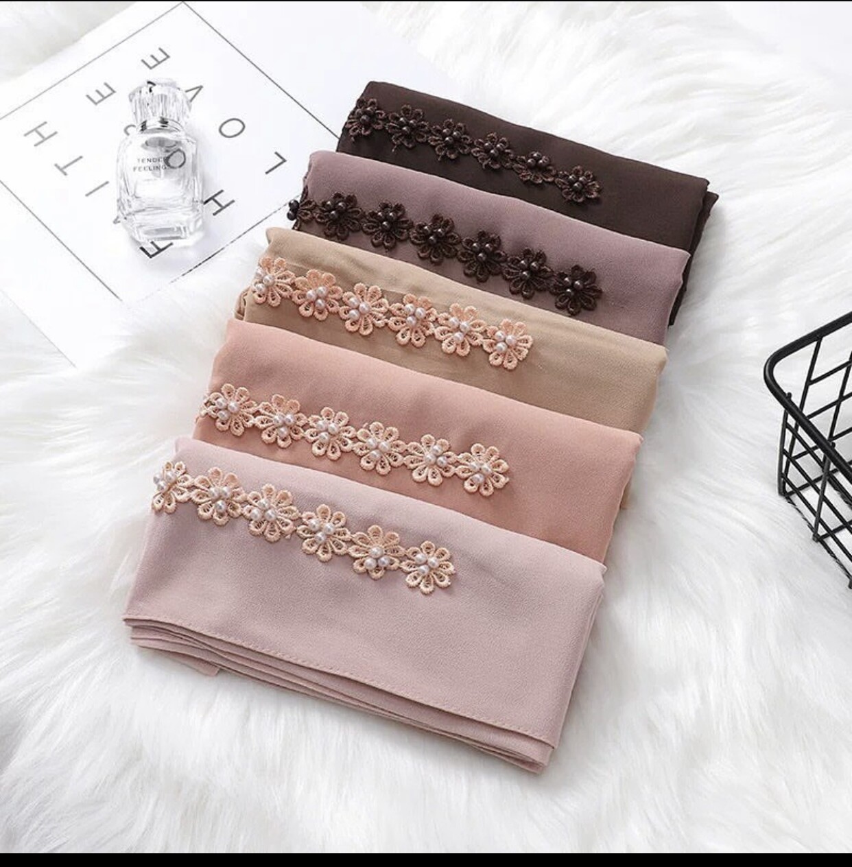 STAR PEARL SCARF