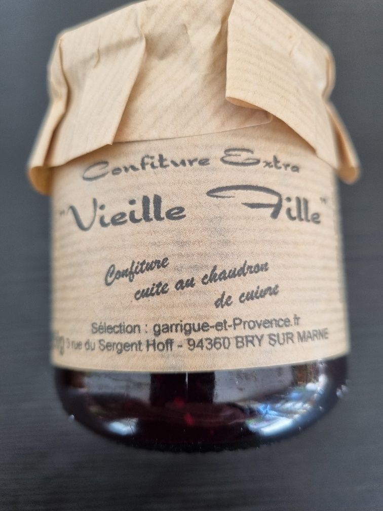 VIEILLE  FILLE