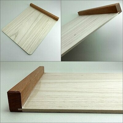 The paulownia body and the mahogany standing booth