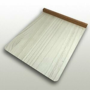 The paulownia body and the mahogany standing booth