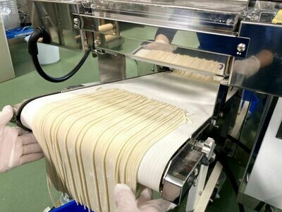 Udon noodle making machine
