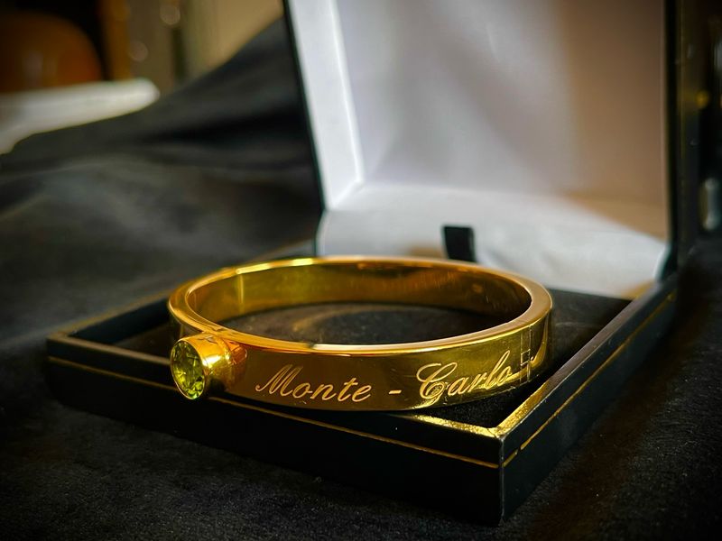 Bracelet vermeil gravure Monte-Carlo et pierre péridot