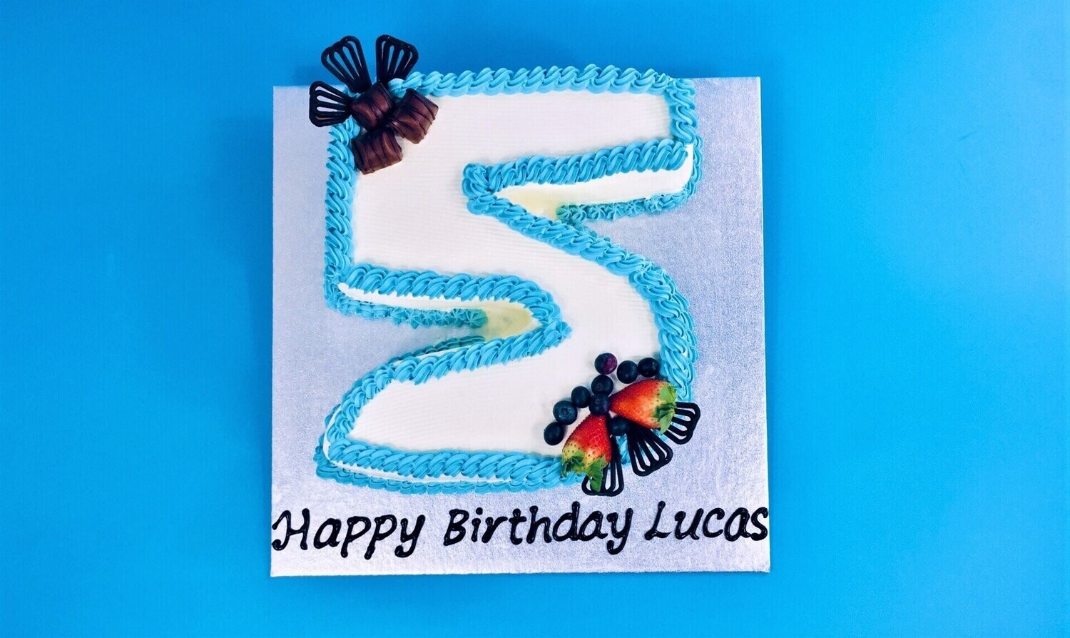 kinder bueno & fruit Number Birthday cake N521