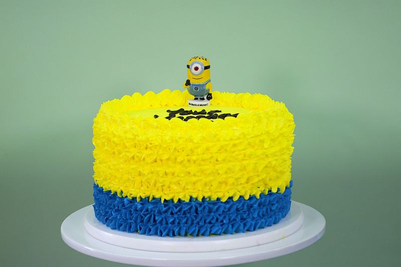 Minnion Birthday Cake