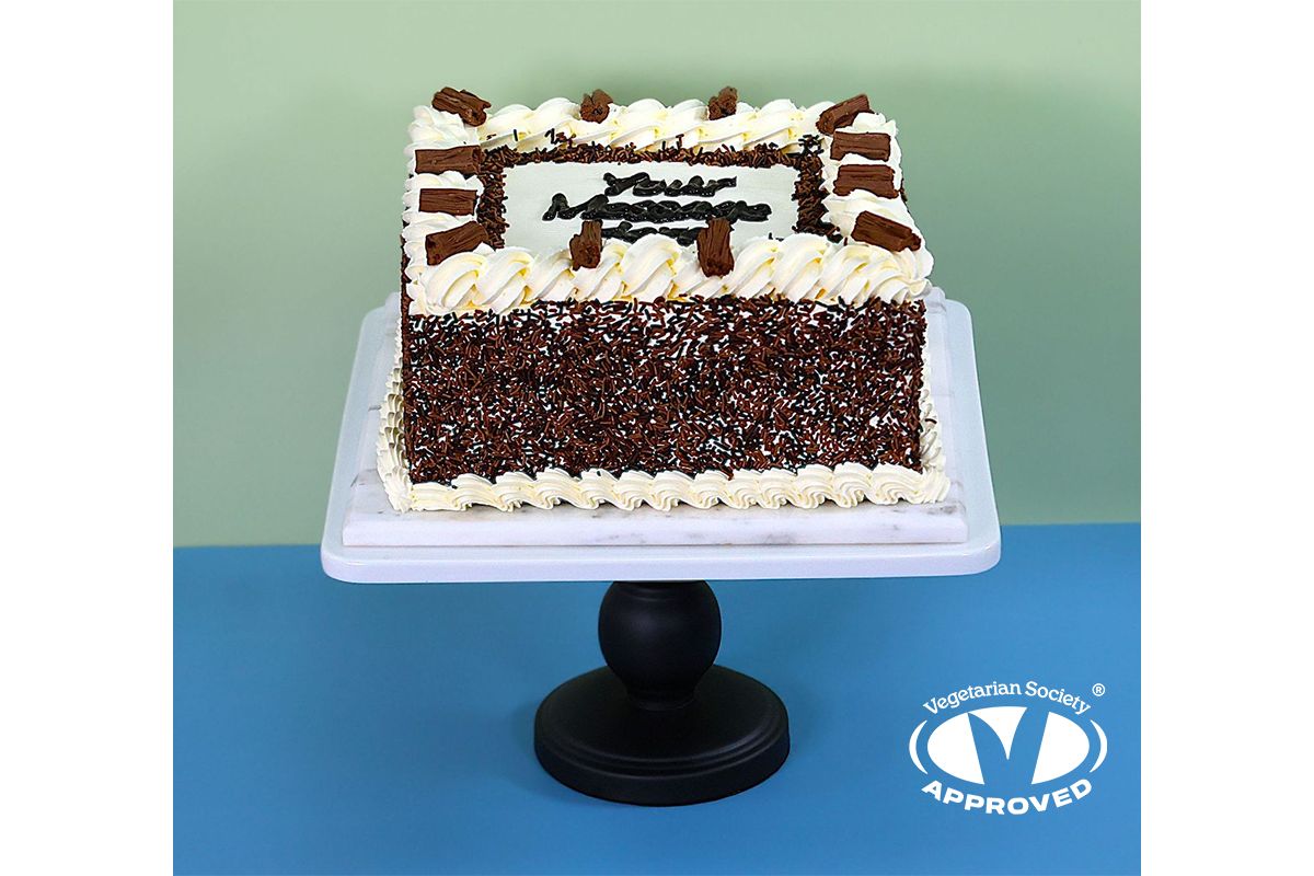 Chocolate Flake With Sprinkle On Side Birthday Cake