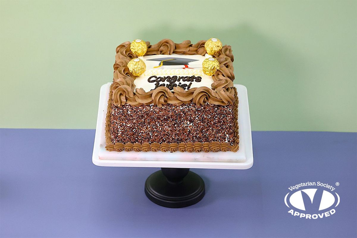 Ferrero Topping Graduation Cake