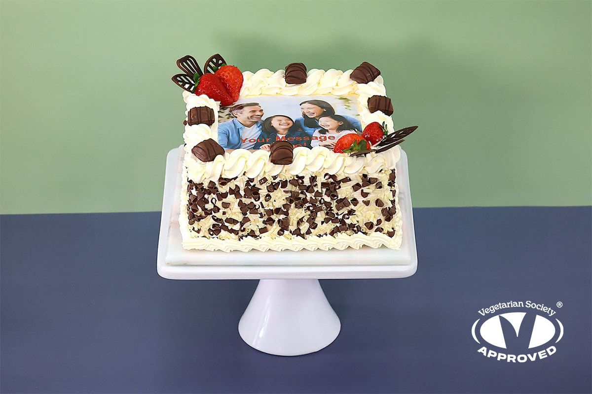 Kinder Bueno & Strawberry topping Photo Birthday Cake