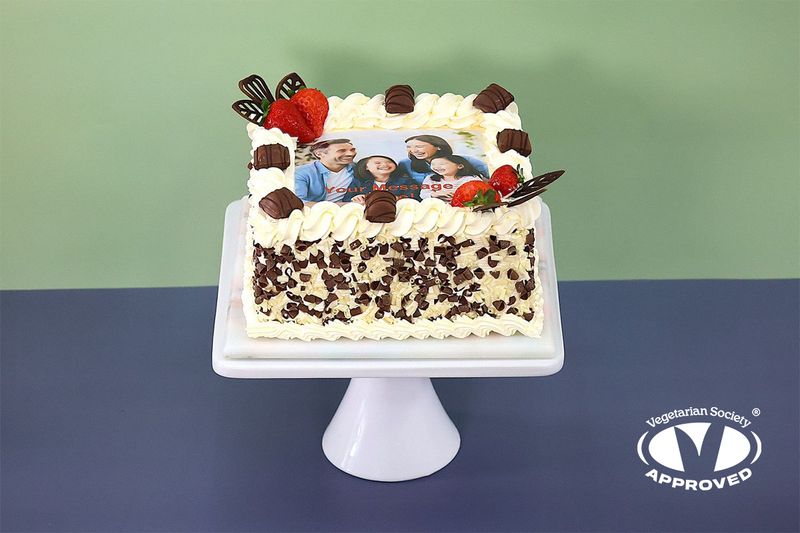 Kinder Bueno & Strawberry topping Photo Birthday Cake