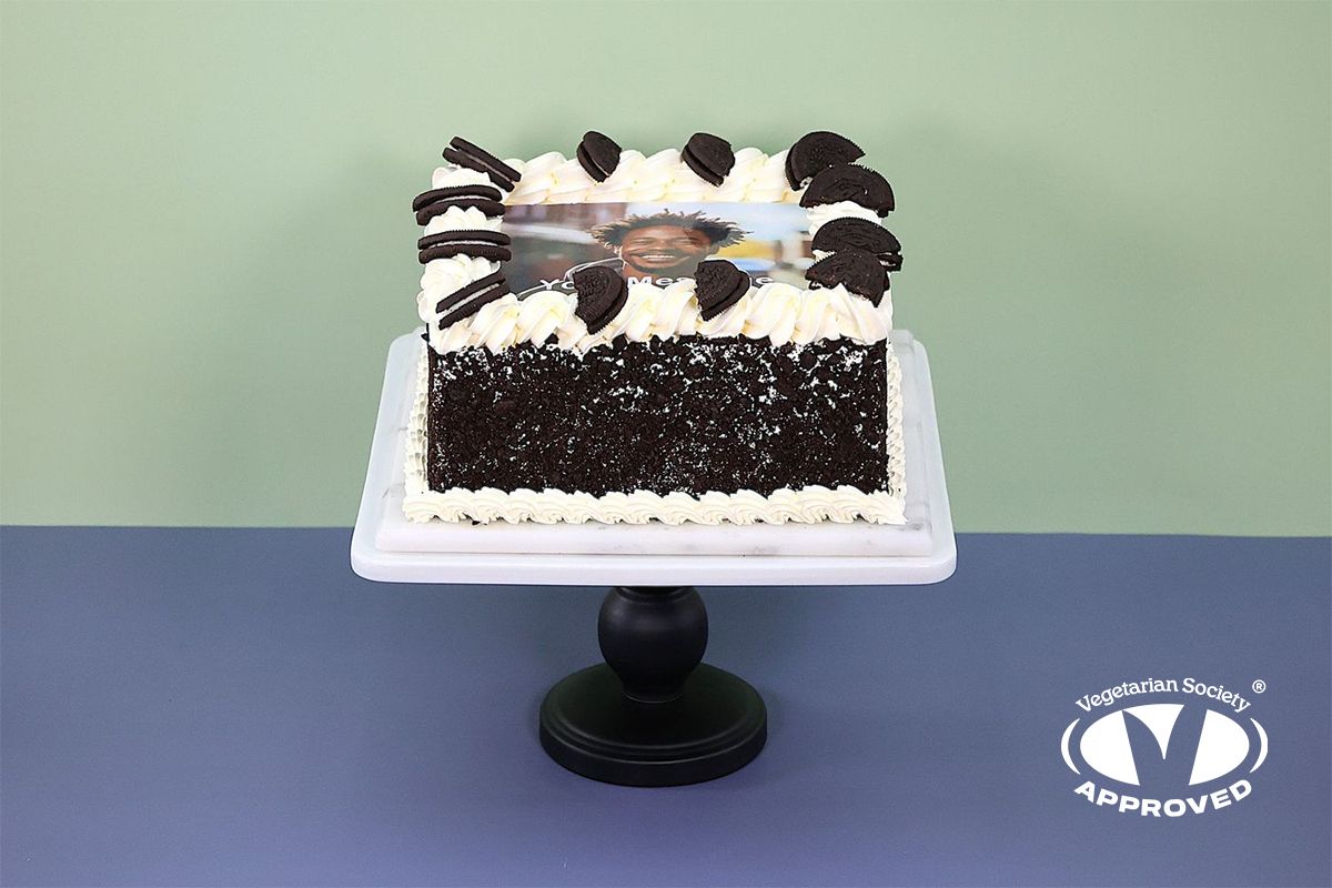 Oreo topping With Oreo Crumbs On Side  Photo Birthday Cake P438
