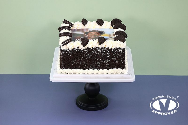 Oreo topping With Oreo Crumbs On Side  Photo Birthday Cake P438
