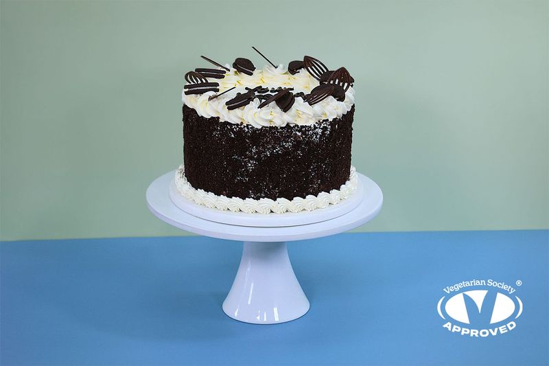 Oreo On top & Oreo Crumbs On side Cake