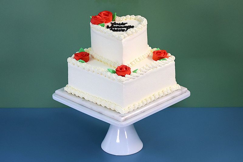 Elegant Wedding Heart On Top Tier Cake Elegant Wedding Heart On Top Tier Cake