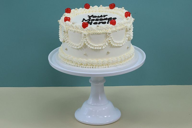 White Pearl Vintage Cake