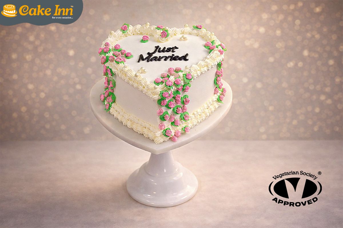 Elegant Wedding Heart Vintage Cake