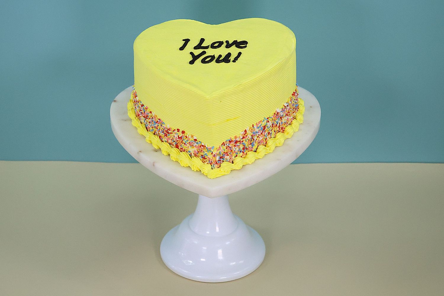 Love Heart Yellow valentine's day cakes
