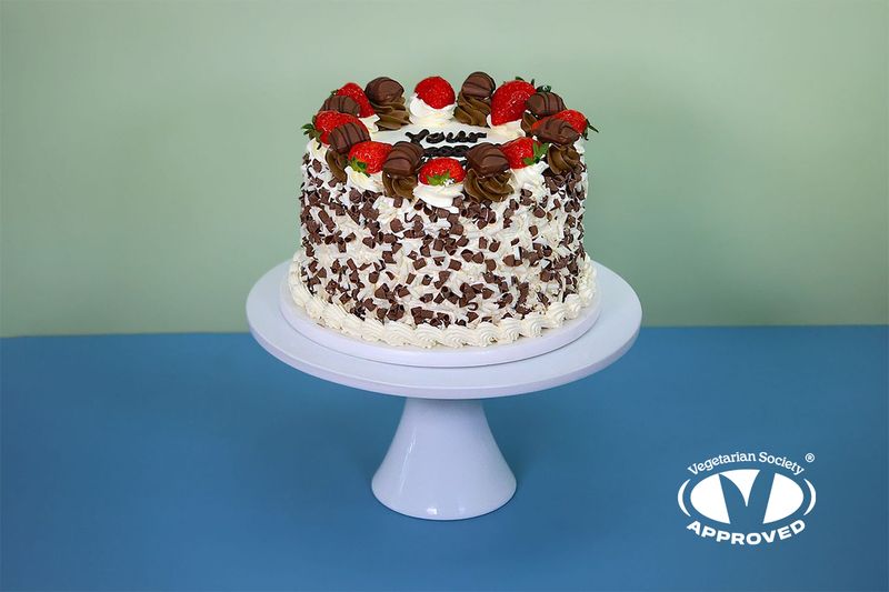 Strawberry & Chocolate Cake Click & Collect
