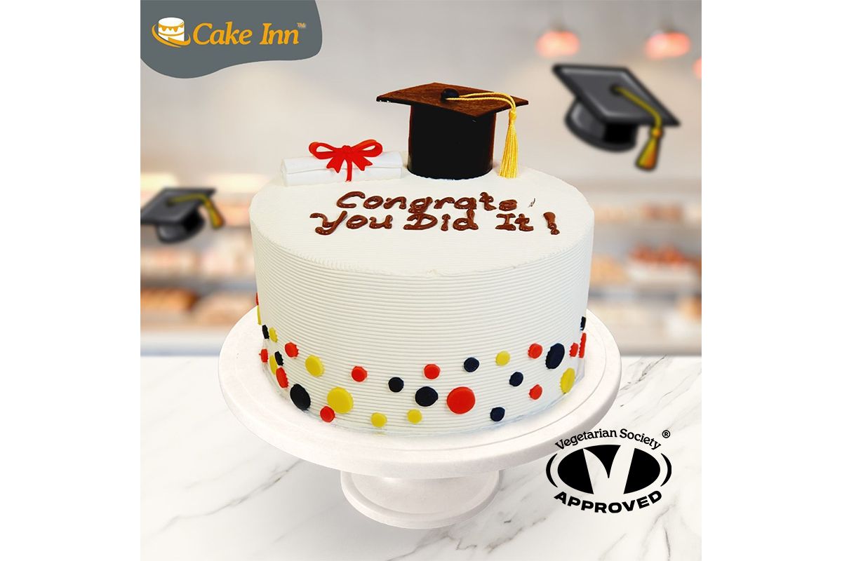 Graduation Hat & Scroll Cake
