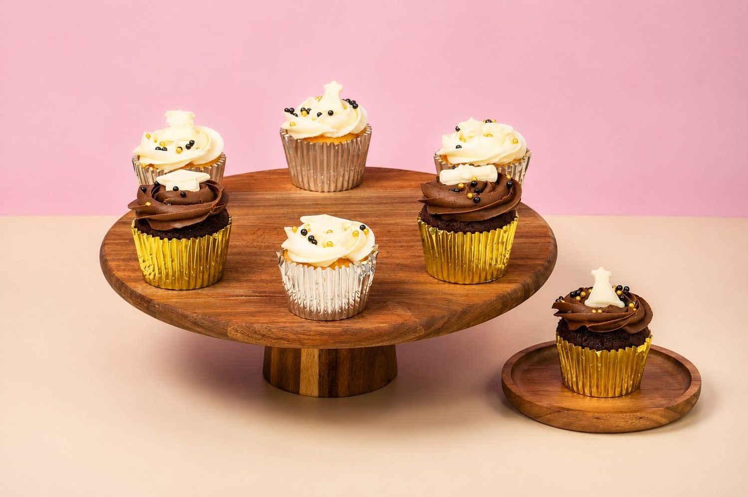 Butter Cream Graduation Toppers Cupcakes
