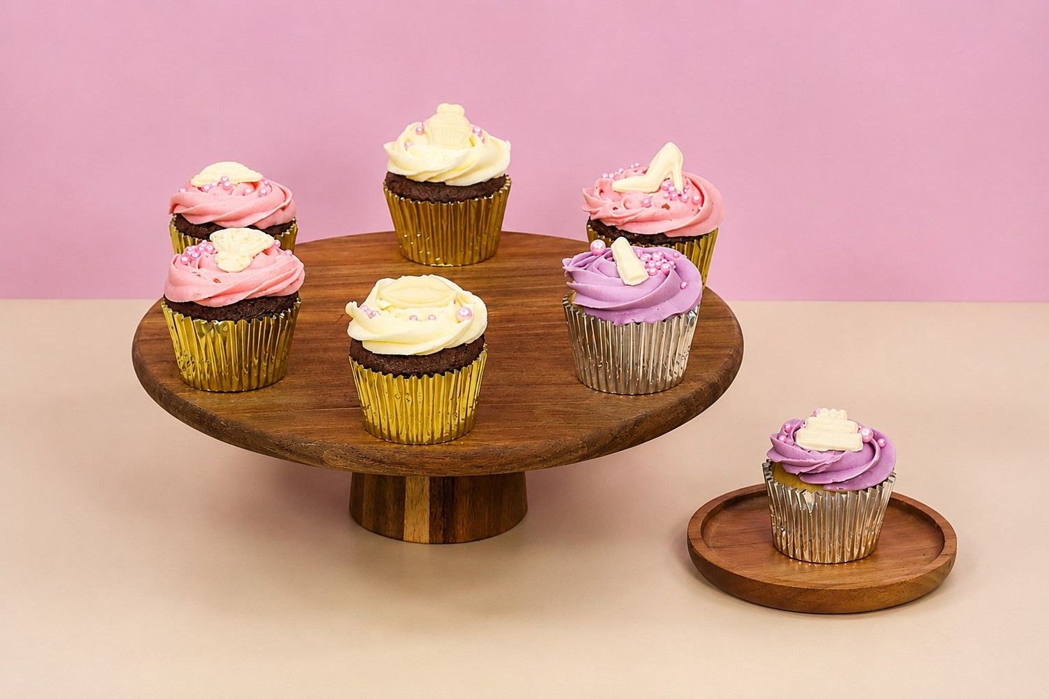 Butter Cream Mothers day Toppers Theme Cupcakes