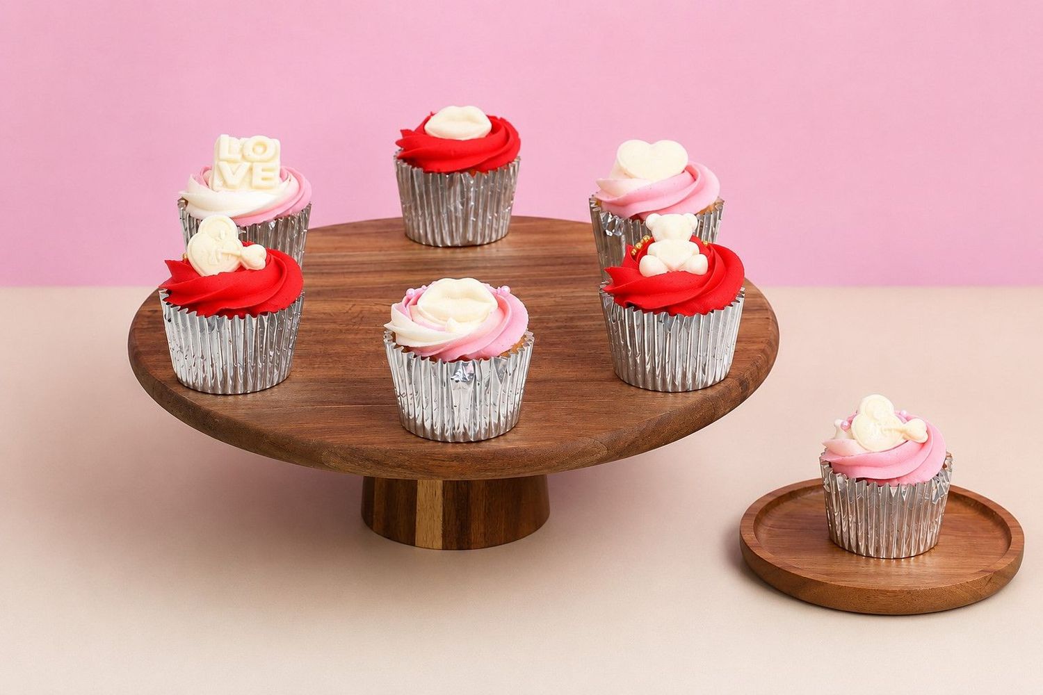 Butter Cream Valentin's day Toppers Cupcakes