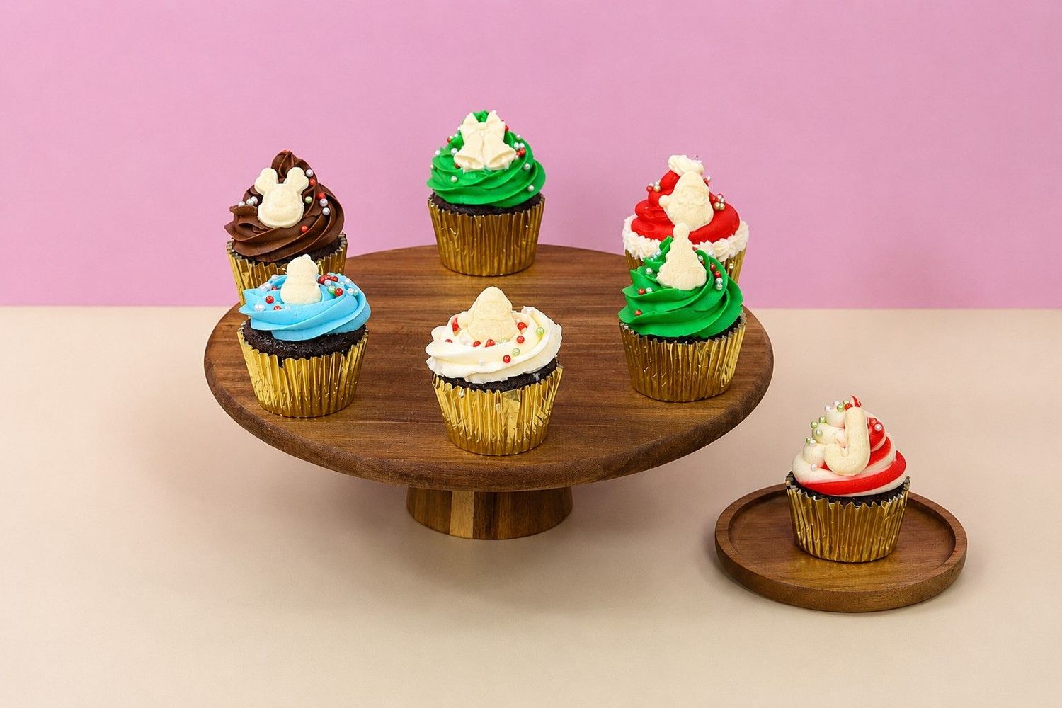 Butter Cream Christmas Toppers Cupcakes