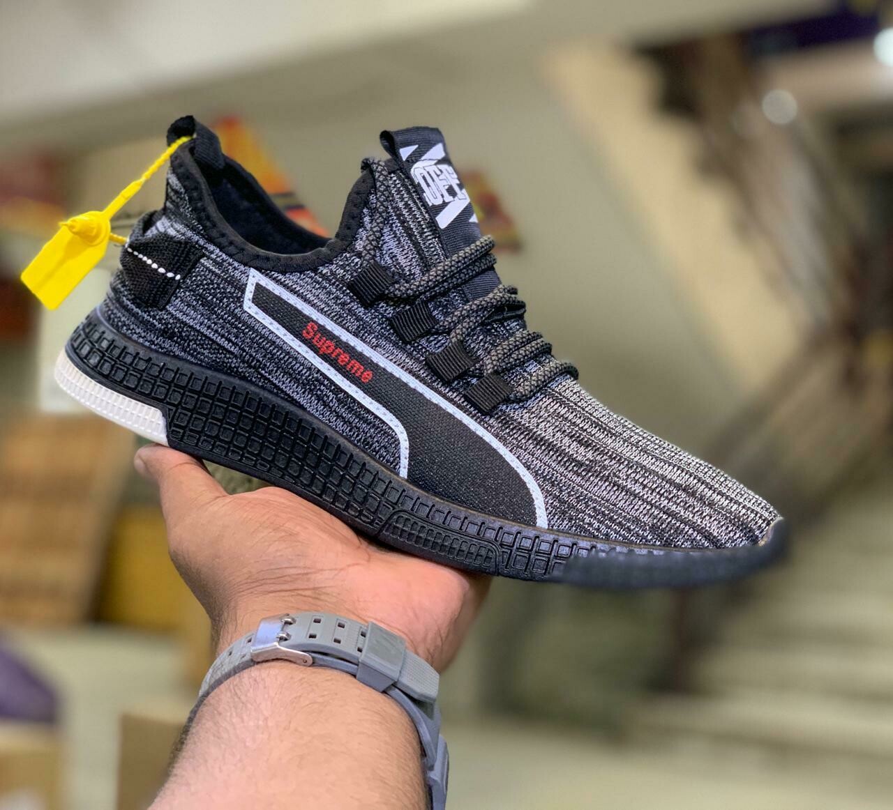 SPORTS SHOE