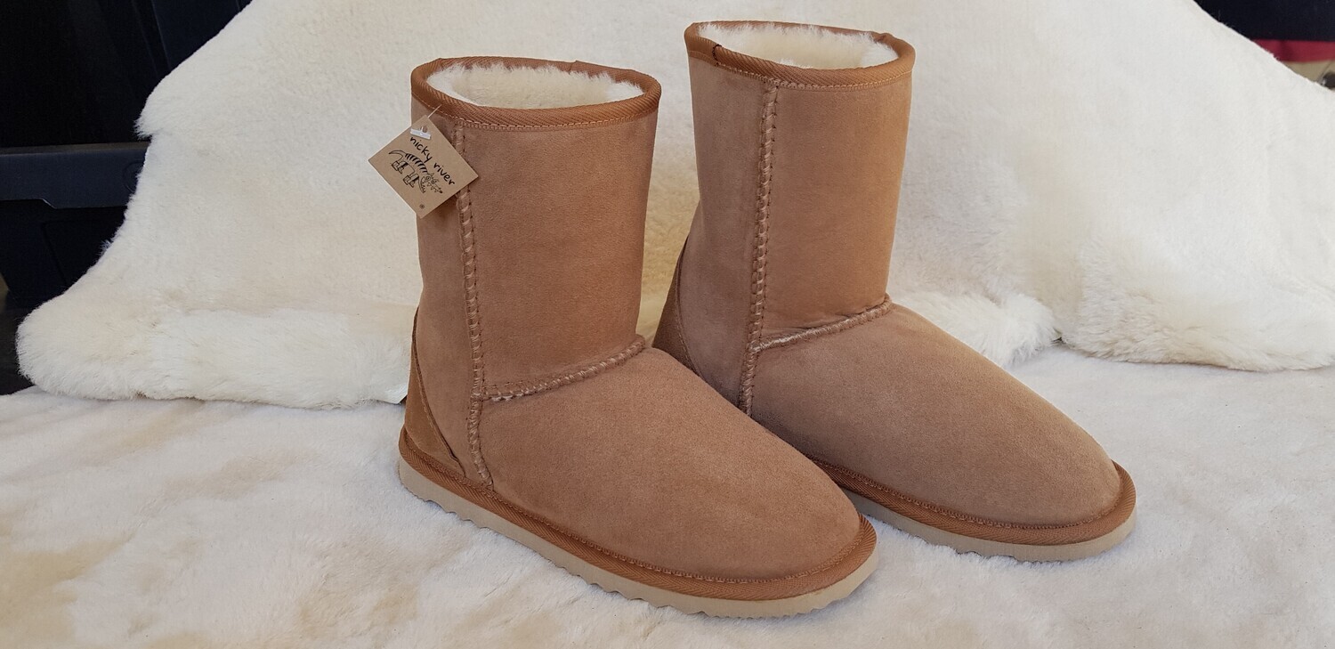 Macquarie Ugg Boots, Size: AU 7 Men / 9 Women, Colour: Chestnut