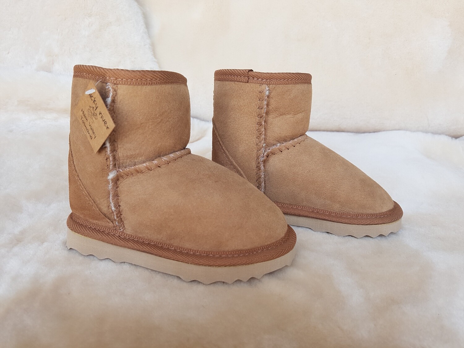 Puggle Ugg Boots, Colour: Chestnut, Size: AU 6 Kids