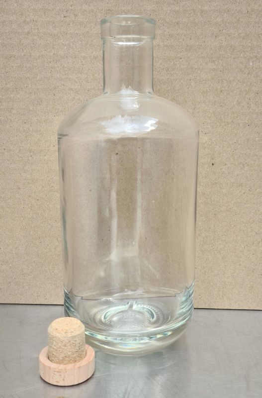 750ml Gin Glass Bottle with wood and cork closure