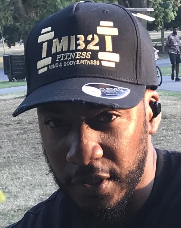 MB2 Distressed Cap Black/Gold