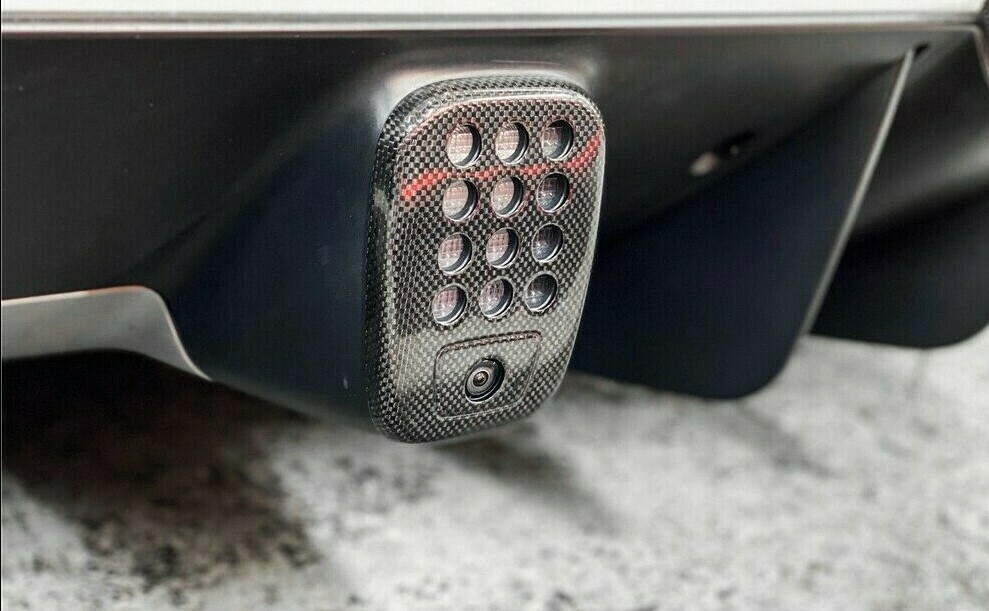Ferrari 488 GTB Gloss Autoclave Carbon Cubierta de luz de freno estilo OE con ranura para cámara